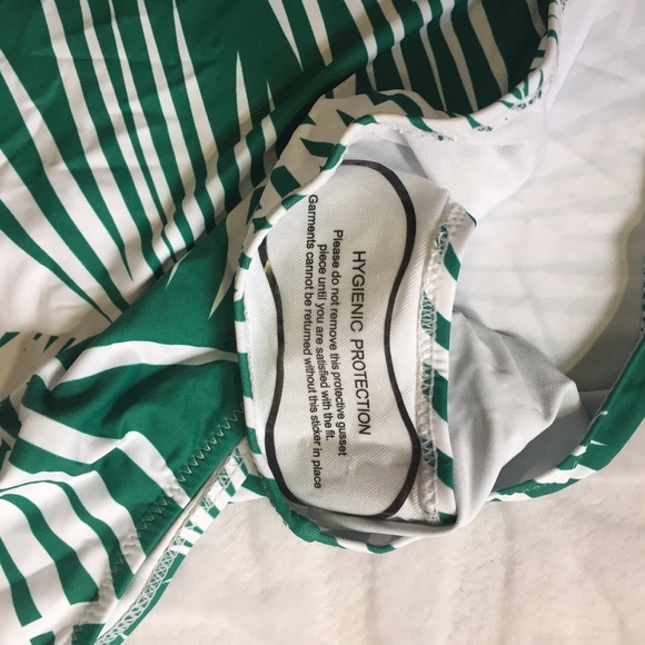 Cupshe One-Piece Swimsuit Green White Tropical - Picture 6 of 8